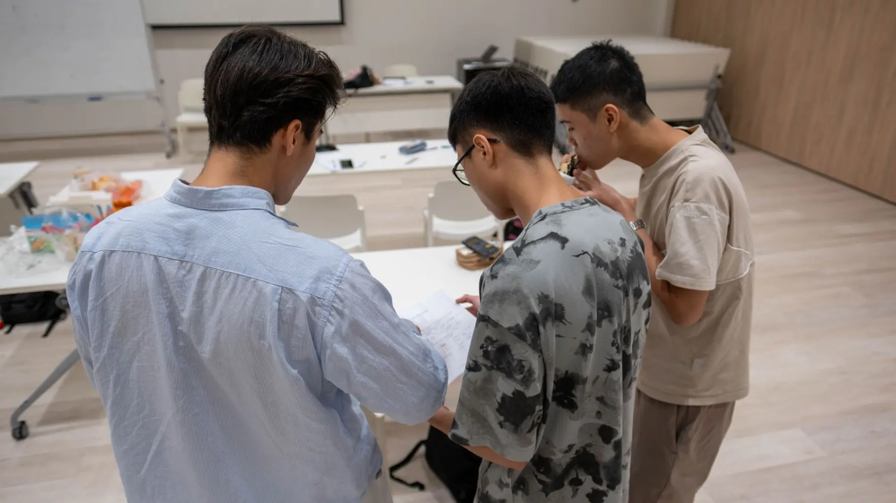 Tutor guiding students