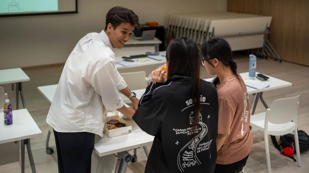 tutor interacting with students